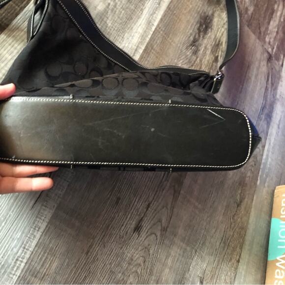 Coach hobo pattern black signature black canvas leather crossbody bag - Picture 4 of 8